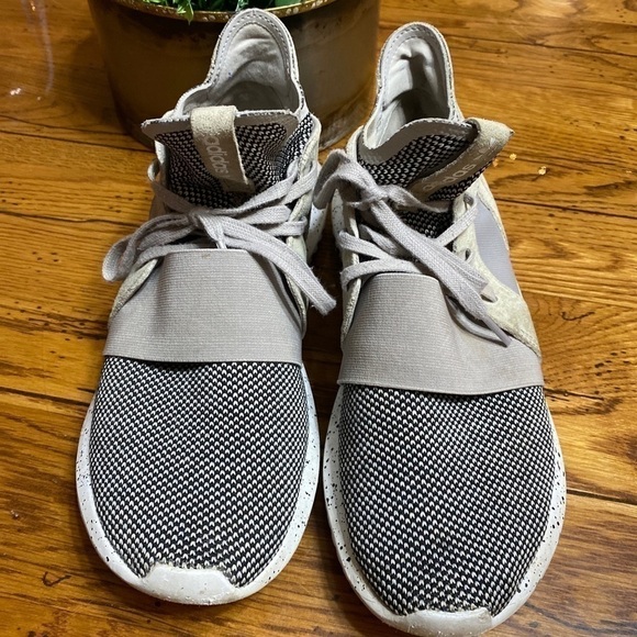 Adidas Tubular Gray/Beige Two Tone Shoes PYV702001 Size 7 1 /2 Pre-Owner. - Picture 3 of 8